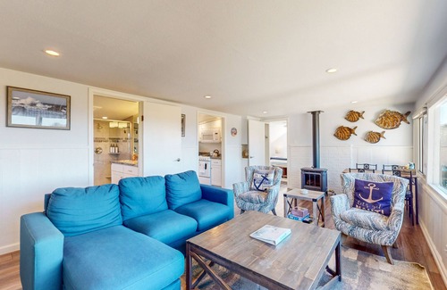 Fort Bragg Casa | Cozy ocean-view apartment with, fireplace, yard games, easy walk to beach