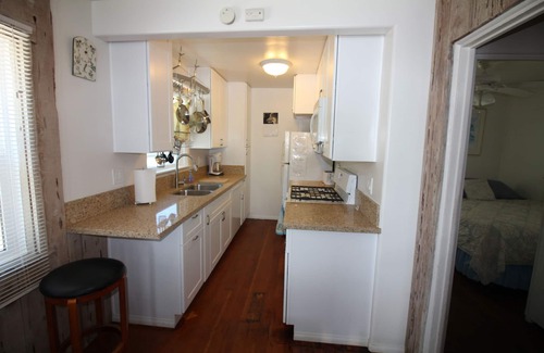 Mission Beach Cabaña | Acogedora vista al mar Cottage playa, a pasos del océano, Lotes de carácter -1br Duerme 5