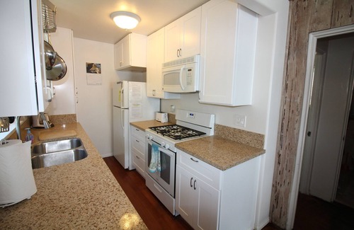 Mission Beach Cabaña | Acogedora vista al mar Cottage playa, a pasos del océano, Lotes de carácter -1br Duerme 5