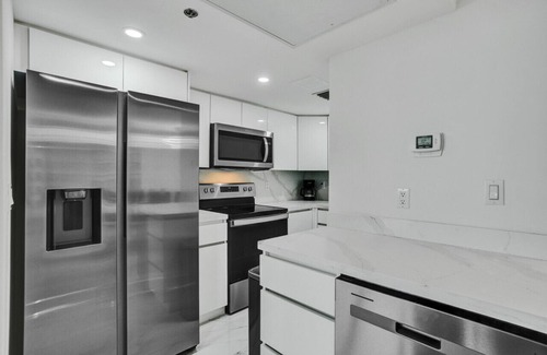 La Gorce Apartamento | Cozy Ocean View Condo / Beach Service & Pool /808