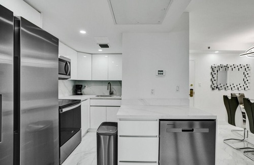 La Gorce Apartamento | Cozy Ocean View Condo / Beach Service & Pool /808