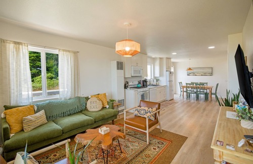 Shelter Cove Casa | Cozy Oceanview Hideaway#2 on Golf Course/Airport