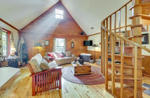 Pine Ridge Casa | Cozy Oden Oasis with On-Site Fishing Creek and Deck!
