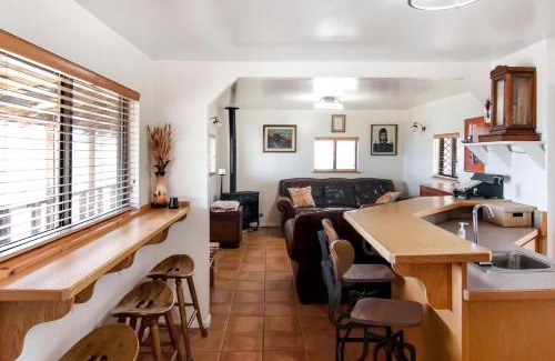 Monticello Casa | Cozy Off-Grid Cabin with Equipped Outdoor Deck and Picnic Space in Utah