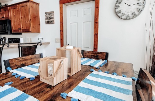 Arnolds Park Cabina | Cozy Okoboji Cabin at Bridges Bay
