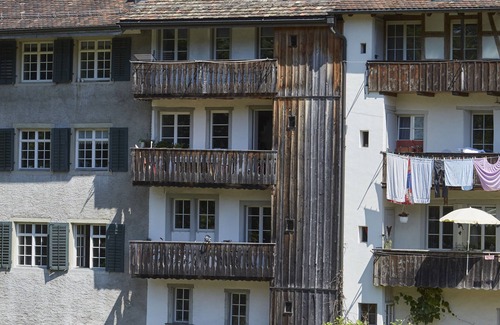Bischofszell Apartamento | Acogedor ático del casco antiguo en el centro de la ciudad rosa de Bischofszell