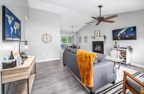 Apex Casa | Cozy on Ger Maine St 1 Mile From Downtown Apex