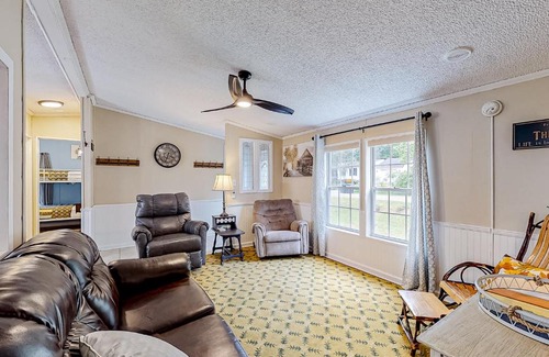 Crystal Beach Casa | Cozy on Lake Bomoseen