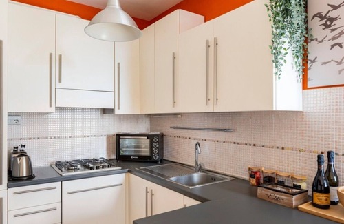 Settecani Apartamento | Cozy one-bedroom apartment between town and hills.