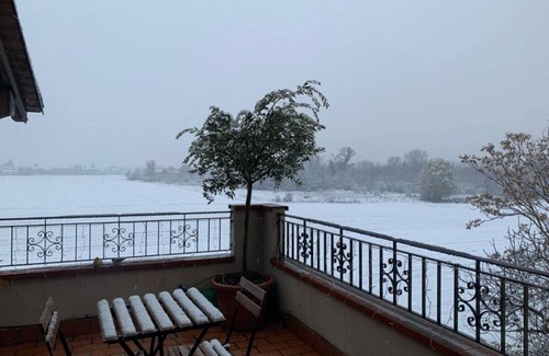 Settecani Apartamento | Cozy one-bedroom apartment between town and hills.
