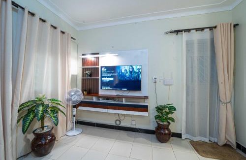 Kireka Apartamento | Cozy One Bedroom Apartment with Fast Fibre Wifi, Netflix, Hot Showers, Furnished Kitchen