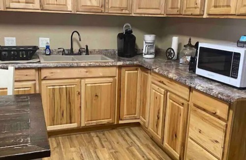 Anacoco Cabina | Cozy one bedroom cabin with lake view
