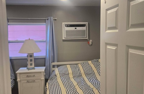 Wildwood Hotel | COZY ONE BEDROOM CONDO WITH POOL! BEACH, RESTAURANTS, BOARDS. NO CLEANING FEE