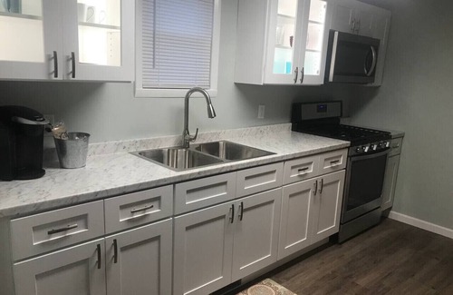 Adrian Casa | Cozy One Bedroom House