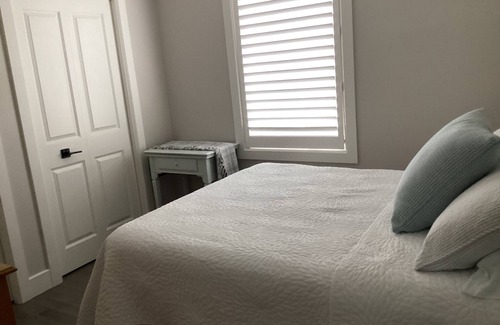 Wheatley Cama Y Desayuno | Cozy one level lakefront property Bed and Breakfast on the shores of Lake Erie