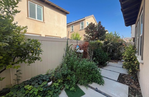 Chino Casa | Cozy one private bedroom with private bathroom in Chino
