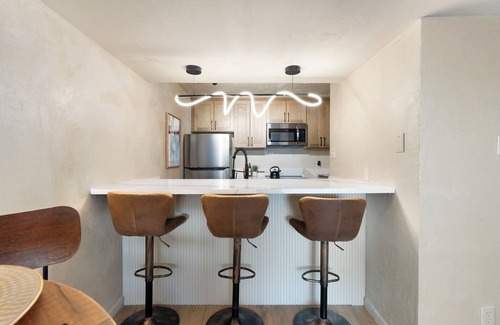 Southwest Village Condominio | Cozy One Story GATED Pool Old Town Scottsdale