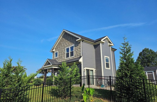 Davidson Casa | Cozy open concept home in beautiful Davidson near Lake Norman