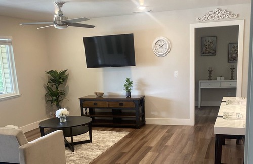 Antioch Casa | Cozy open view, close to freeway, hospital and shopping center.