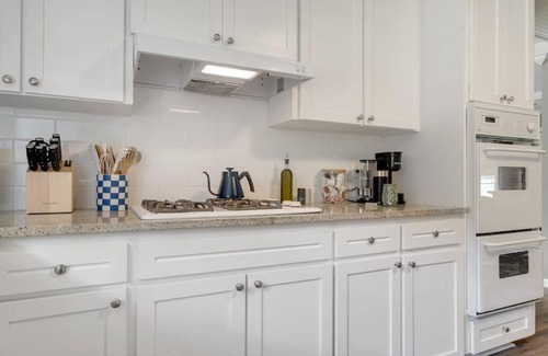 Woodland Drives Casa | Cozy - Organic Modern - Bungalow - FSU