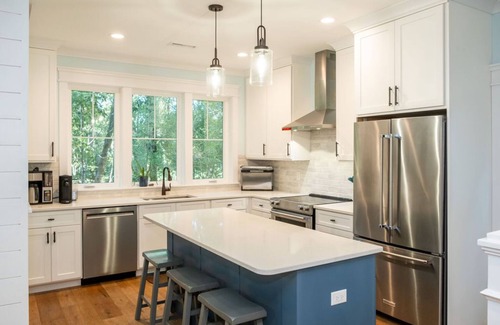 Bald Head Island Casa | Cozy outdoor living - 10-minute walk to harbor village and ferry terminal.