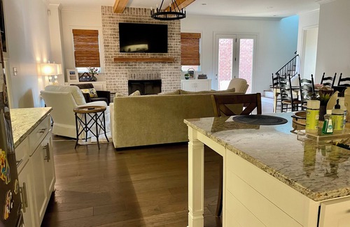 Oxford Casa | Cozy Oxford Cottage is a two story, 3-bedroom house with patio.