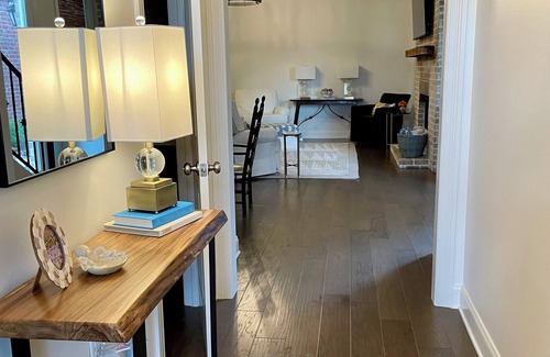 Oxford Casa | Cozy Oxford Cottage is a two story, 3-bedroom house with patio.