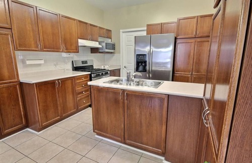 Ottawa Division Casa | Cozy & Peaceful 5 Bedroom House in Orleans, Ottawa