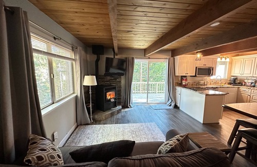 Mi-Wuk Village Cabina | Cozy Peaceful Cabin in the Woods of Mi-Wuk Village.