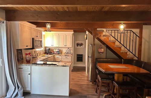 Mi-Wuk Village Cabina | Cozy Peaceful Cabin in the Woods of Mi-Wuk Village.