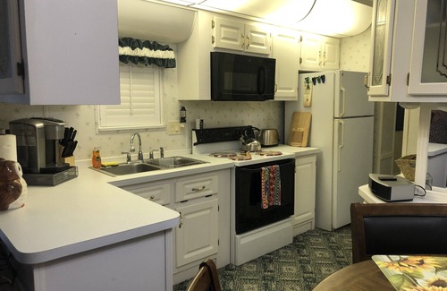 Kissimmee Cabaña | Cozy , peaceful cottage just ten minutes from Disney