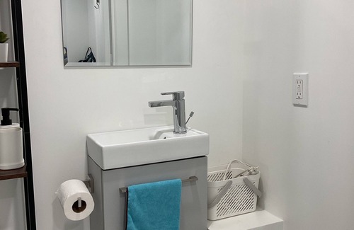 Meadowvale Village Apartamento | Cozy, peaceful family-friendly neighborhood-steps away from the credit river