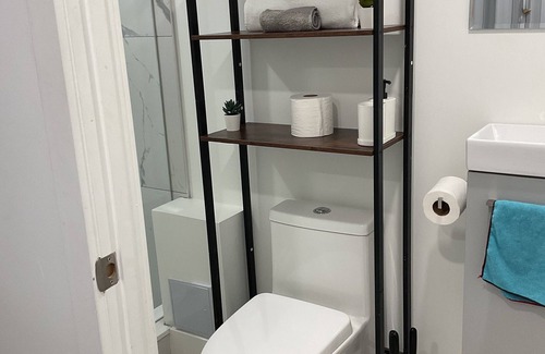 Meadowvale Village Apartamento | Cozy, peaceful family-friendly neighborhood-steps away from the credit river