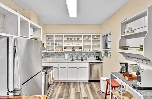 East Little Havana Casa | Cozy & peaceful historic Bungalow steps from ballpark