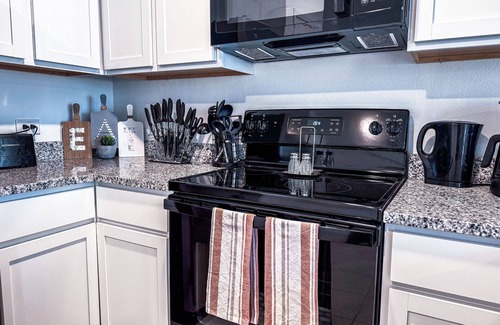 Clear Lake Casa | Cozy & Peaceful Home 4 bedrooms with Office Space. Family friendly