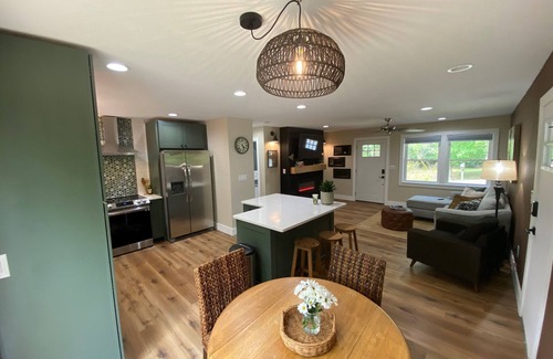 Bella Vista Casa | Cozy, peaceful retreat among mature trees. Pet friendly & Back 40 access!