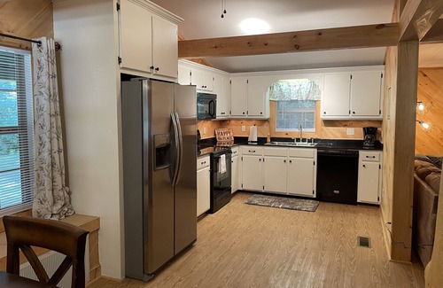 Waterloo Cabina | Cozy , Peaceful Waterfront Cabin in Beautiful Waterloo, AL!