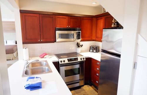 Pender Island Cabaña | Cozy Pender Island Cottage