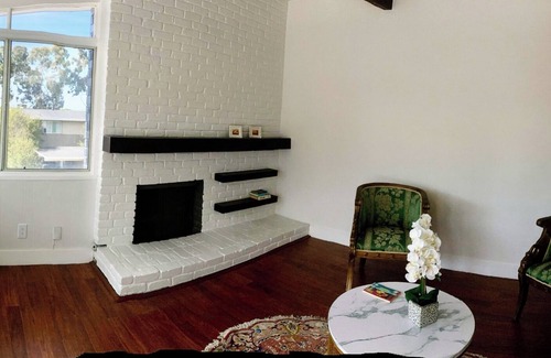 Corona del Mar Apartamento | Cozy Penthouse , Private Beach access, Pool walk to Shops