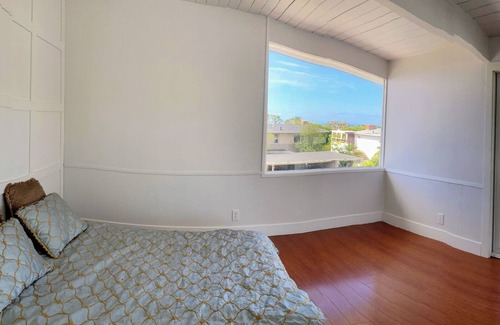Corona del Mar Apartamento | Cozy Penthouse , Private Beach access, Pool walk to Shops