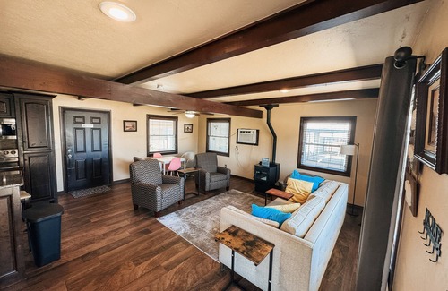 Checotah Casa | Cozy, pet friendly, 2 bdr house on Lake Eufaula. Near I-40 and Hwy 69.