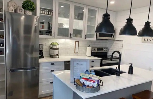 Prince George Casa | Cozy Pet Friendly Farmhouse Style Near Hospital