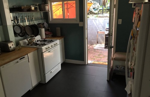Elysian Heights Casa | Cozy, Pet-Friendly Echo Park Bungalow with a patio & yard