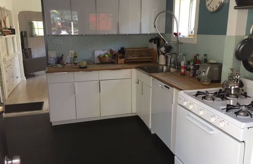Elysian Heights Casa | Cozy, Pet-Friendly Echo Park Bungalow with a patio & yard