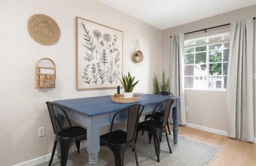 City Heights Casa | Cozy Pet Friendly Escape with Outdoor Dining