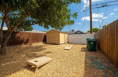 City Heights Casa | Cozy Pet Friendly Escape with Outdoor Dining
