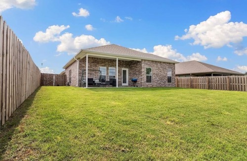 Highfill Casa | Cozy Pet-Friendly Hideout near XNA