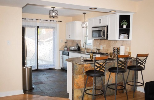 Milwaukee Casa | Cozy Pet Friendly Home w/ Private Yard & King Bed - Near Wauwatosa