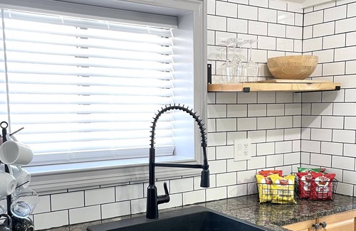 Novi Casa | Cozy Pet Friendly Home Near Walled Lake