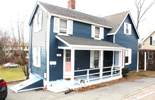 Canton Cabaña | Cozy Pet Friendly House Next To Train